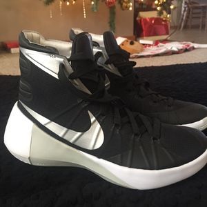 Nike Hyperdunk Womens Basketball Shoes